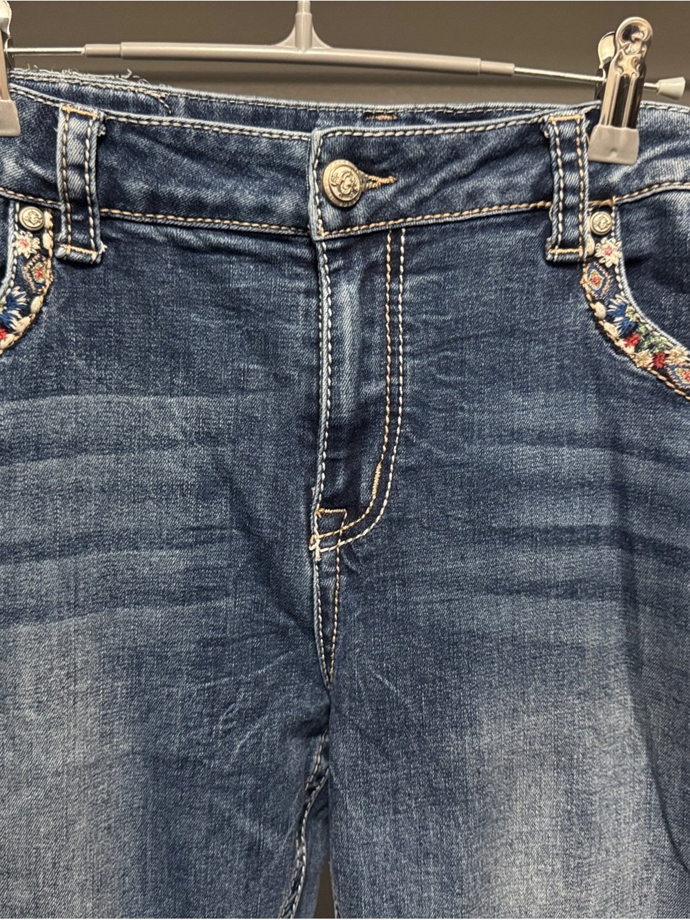 Grace in LA Embroidered Floral Back-Pocket Women's Jeans - Blue 34 x 34 - Picture 2 of 5